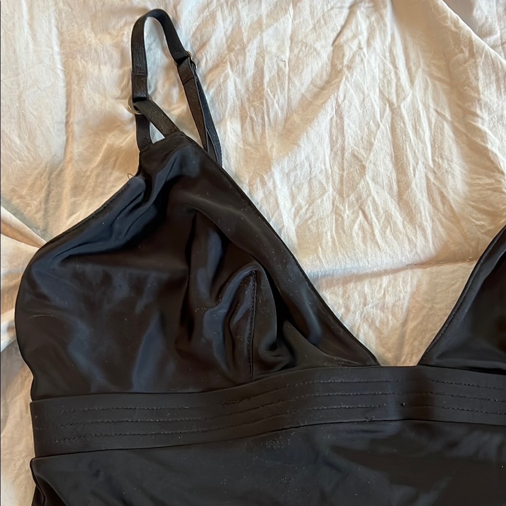 Victoria’s Secret slip Sz Medium Very Sexy Black with bra closure Excellent cond